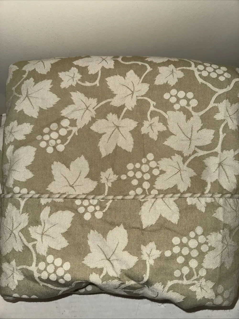 Atelier Martex by Westpoint Stevens King Jacquard Woven Grapevine King Duvet